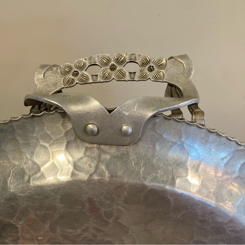 Vintage Rodney Kent Hammered Aluminum Round 14" Serving Tray # 409 - Picture 8 of 15